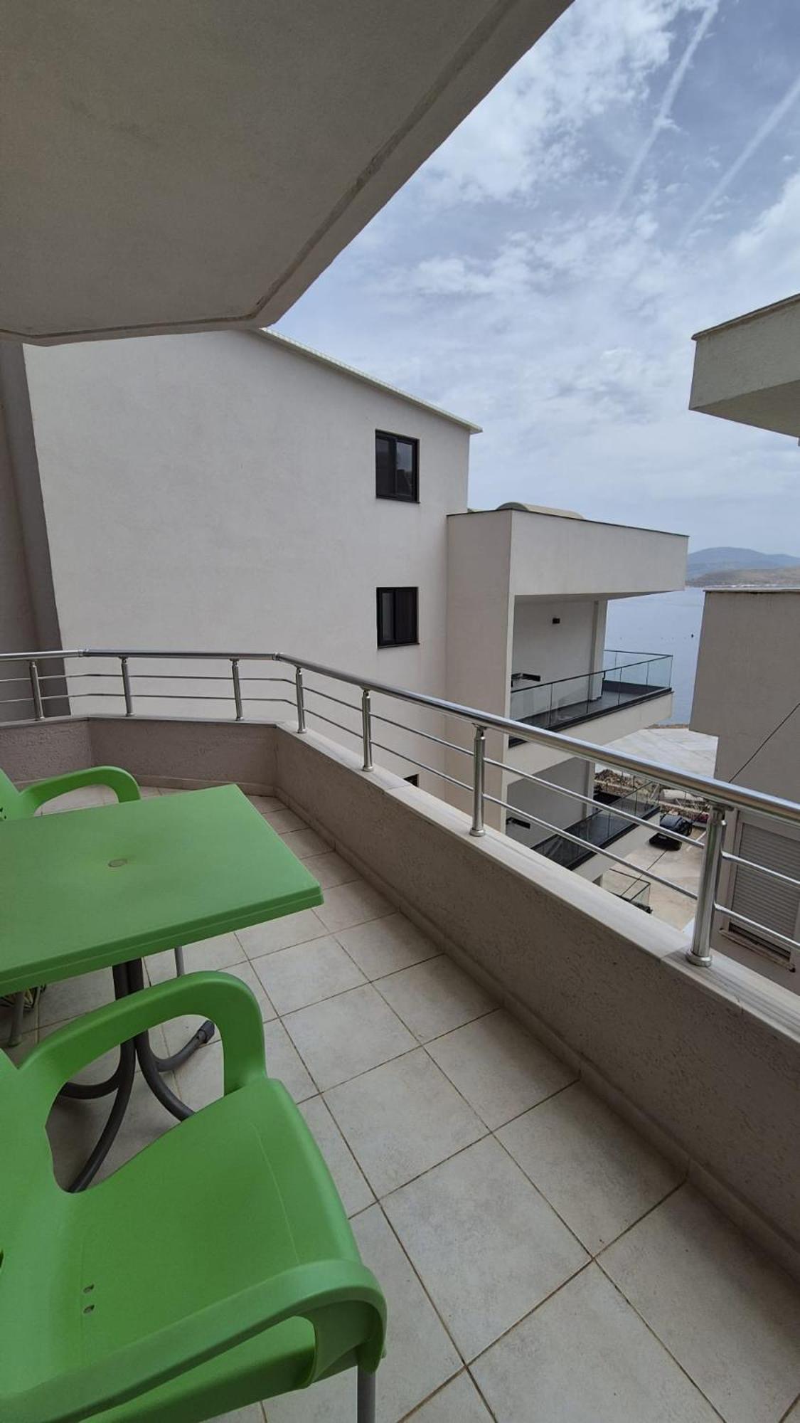 Sunny Apartament Saranda 2 Room photo